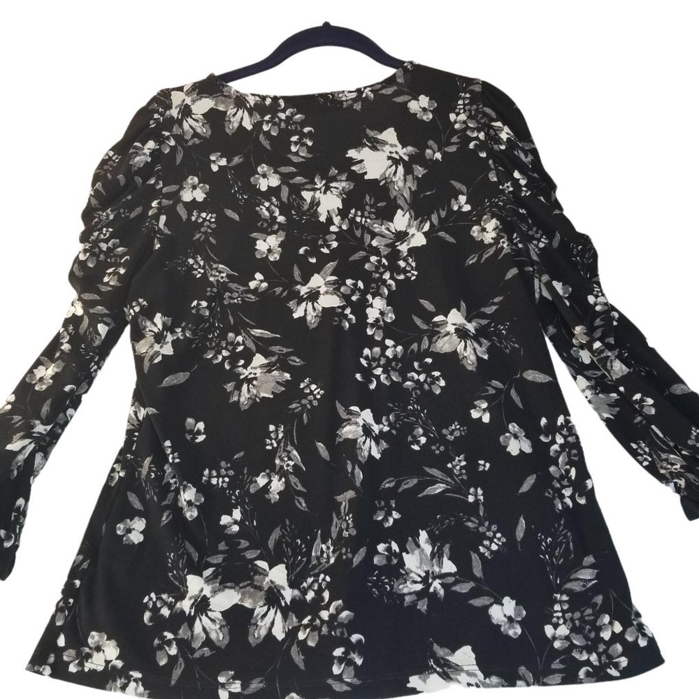 Adrienne Vittadini Size S black, gray & white floral blouse - Picture 2 of 11